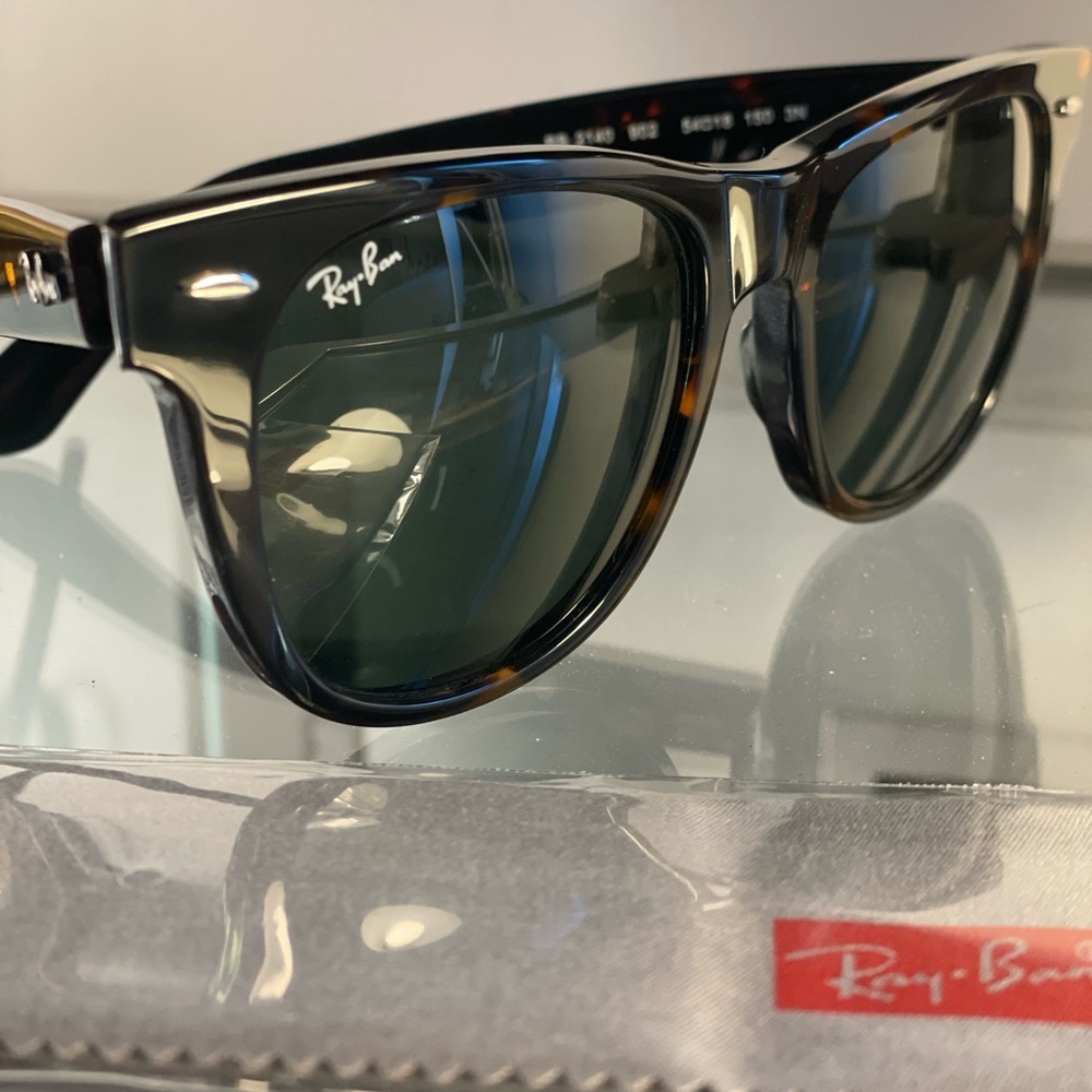 Ray-Ban Classic Tortoise Sunglasses - Picture 3 of 6